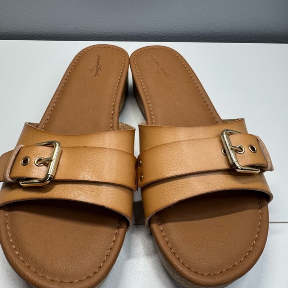 Women's Tan Slide Sandals universal tread size 9 - Picture 1 of 7